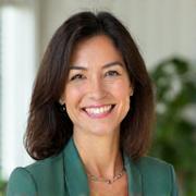Portrait of Dr. Evelyn Lee, a certified nutritionist and ElysiumFlorique Pulse forum moderator.